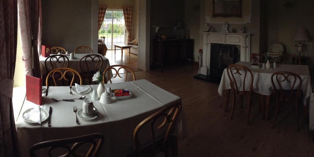 Deerpark Manor Bed And Breakfast สวินฟอร์ด ภายนอก รูปภาพ
